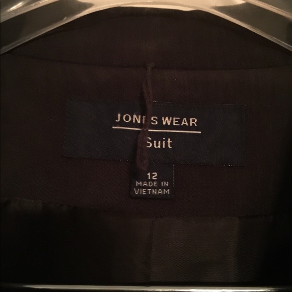 I DO LOVE JONES NEW YORK BLACK SUITS! - Picture 3 of 4